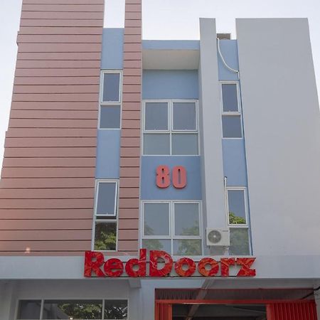 Reddoorz Plus Syariah @ Raya Nginden 2 Сурабая Екстер'єр фото