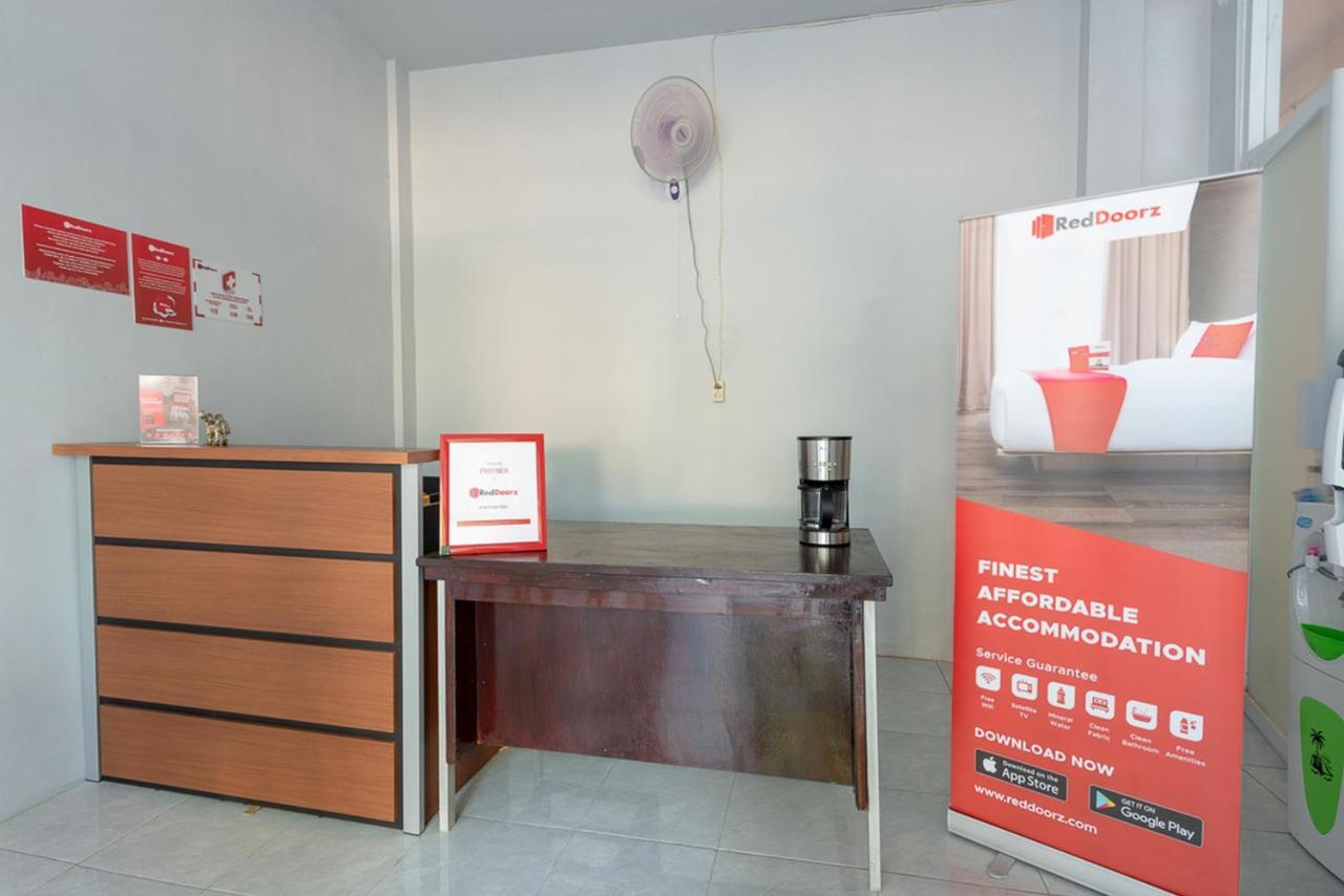 Reddoorz Plus Syariah @ Raya Nginden 2 Сурабая Екстер'єр фото