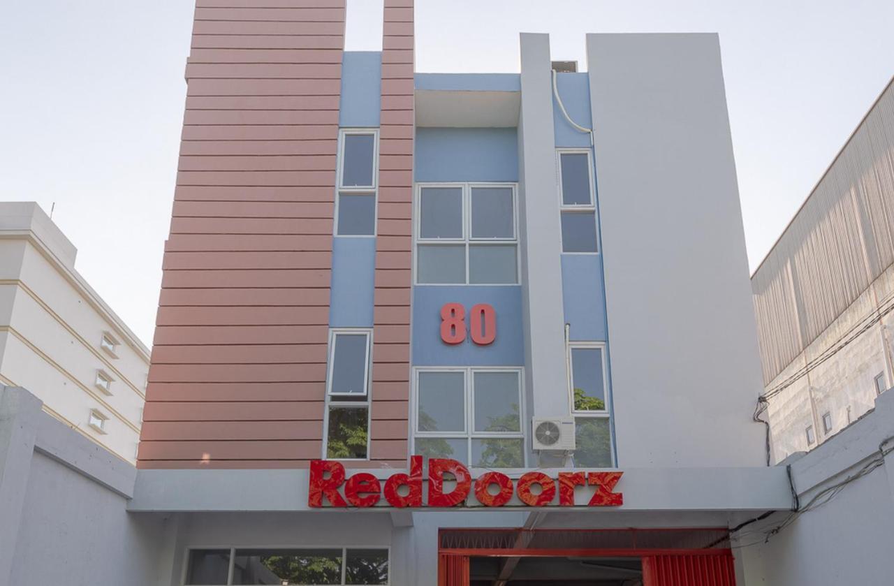 Reddoorz Plus Syariah @ Raya Nginden 2 Сурабая Екстер'єр фото